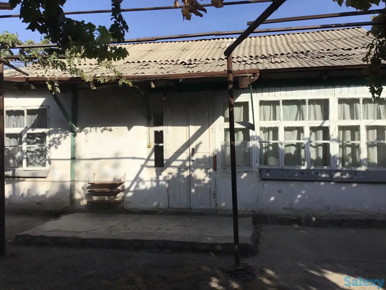 Продается дом в Tашкентской области с большим участком, гаражом и садом с фруктовыми деревьями, фотография 1