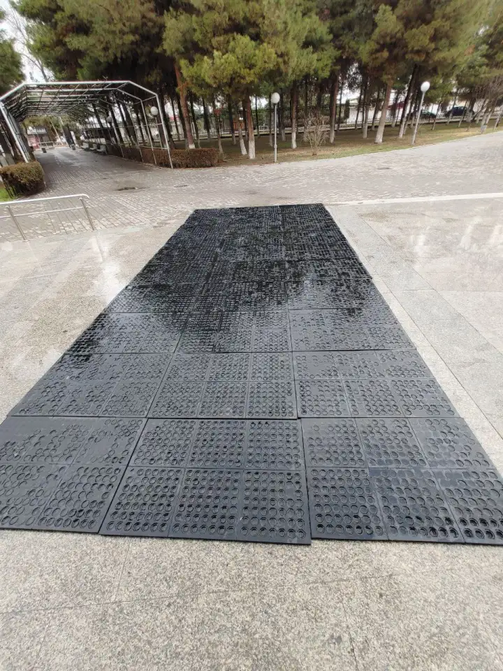 резиновые перфорированные противоскользящие коврики, фотография 18