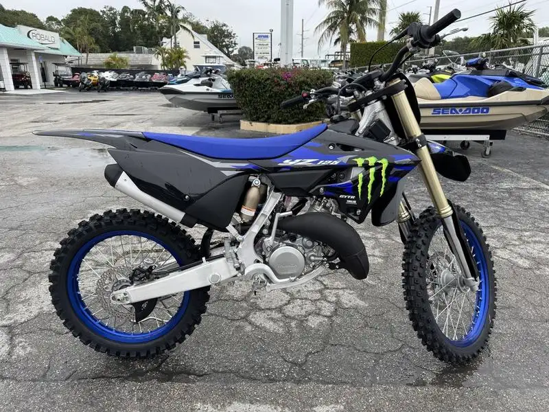 2025 Yamaha YZ125 Monster Energy Yamaha Racing Edition, фотография 5