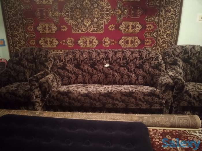 Диван с креслами и железные кровати, фотография 3