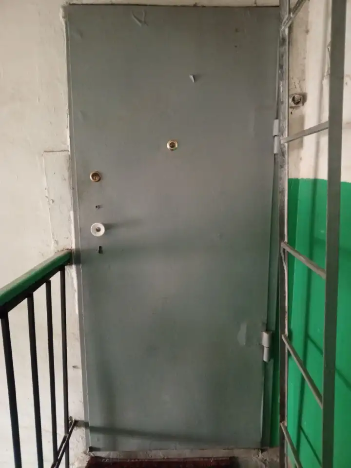 Дверь железная с рамой выс 2.2, дл85 рама выс2.03, дл92., фотография 1