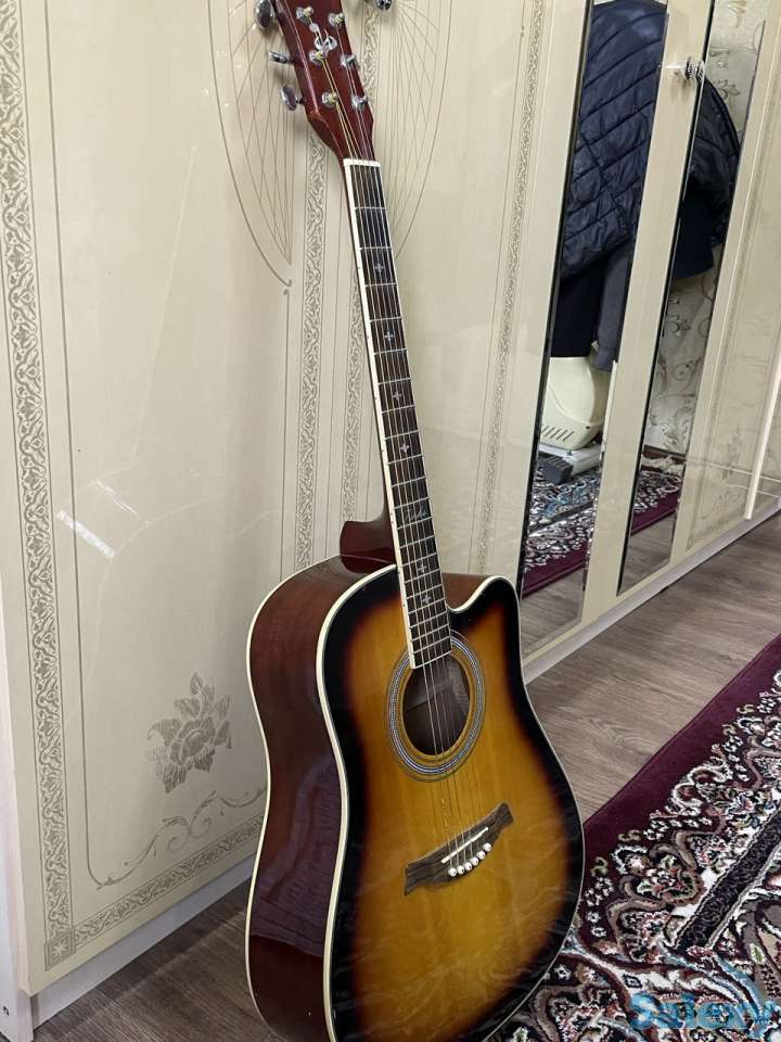 Продам Акустическую гитару 
