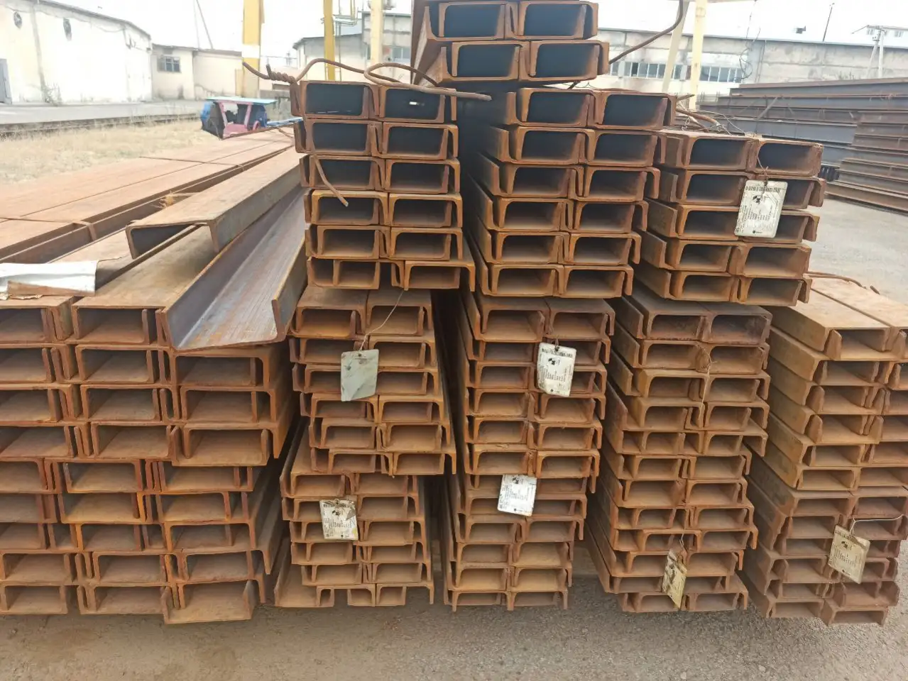 Швеллер стальной ПУ, фотография 1