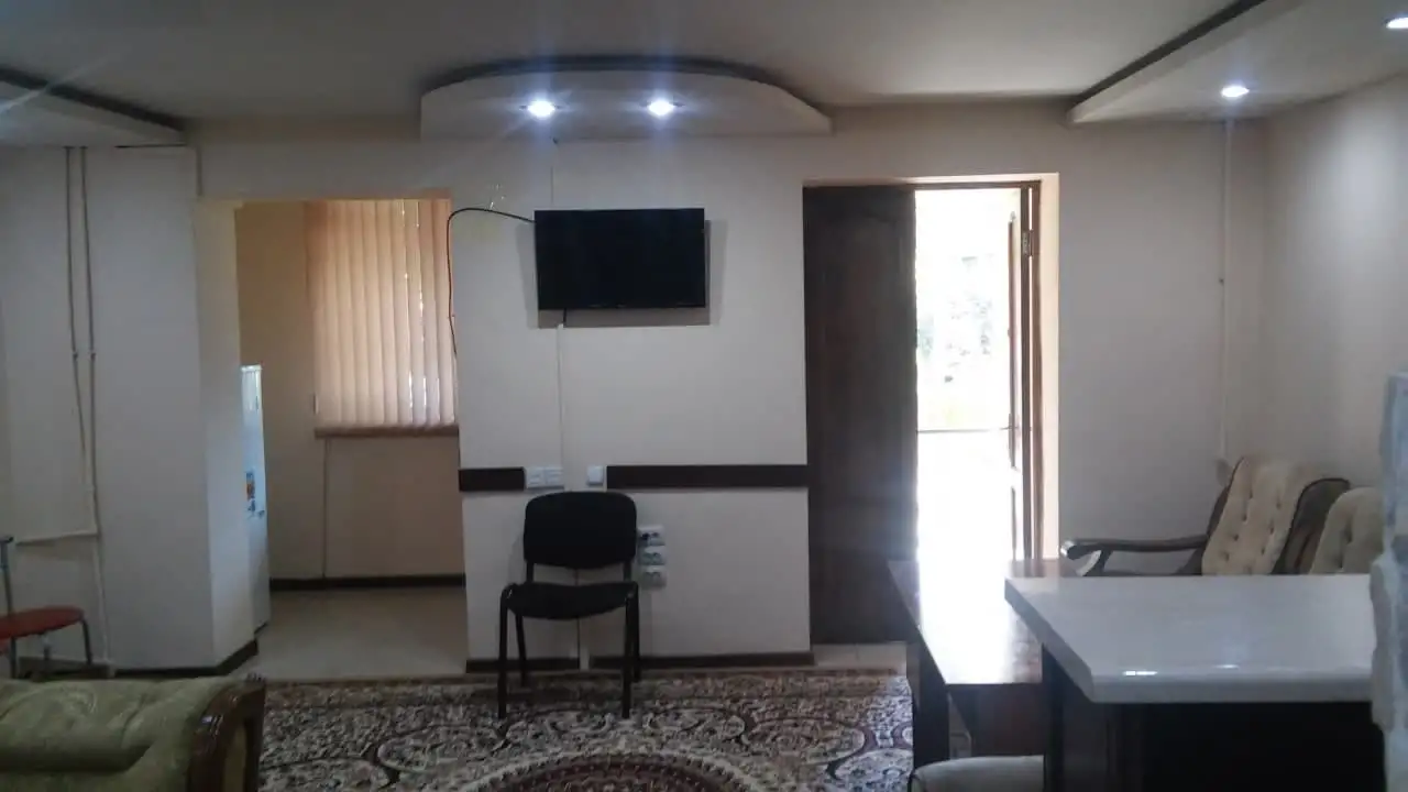 в аренду нежил помещение 1 эт вдоль дороги внутри квартала.НОВОМОСКОВСКАЯ, фотография 1