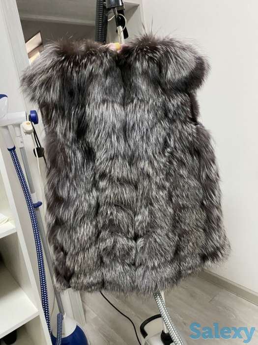 Продам жилетку в идеальном состоянии, фотография 3