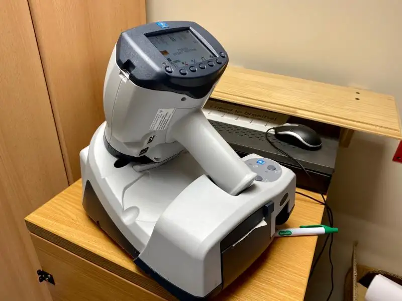 Nidek HandyRef-K Handheld Ref/Keratometer, фотография 1