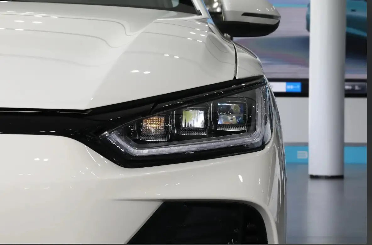 Совершенно новый электромобиль BYD E2, фотография 7