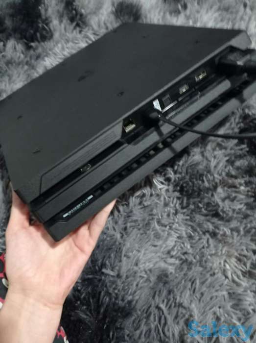 Продам срочно PlayStation 4pro, фотография 2