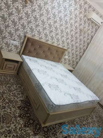 Кровати (с матрасом и тумбочками), фотография 1