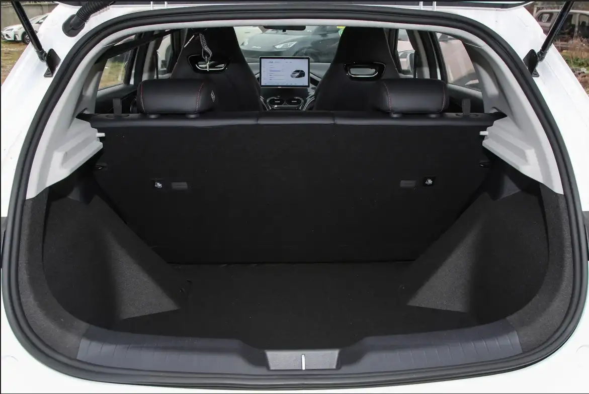 Совершенно новый электромобиль BYD E2, фотография 12