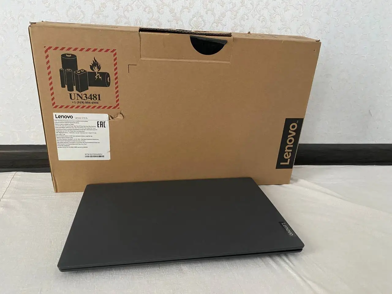 Noutbok Lenovo v15 82c5, фотография 2