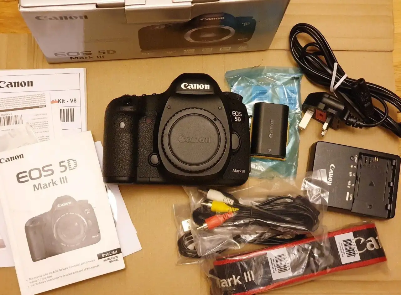 Продаю Canon 5D Mark III с объективом 24-105 мм, фотография 1