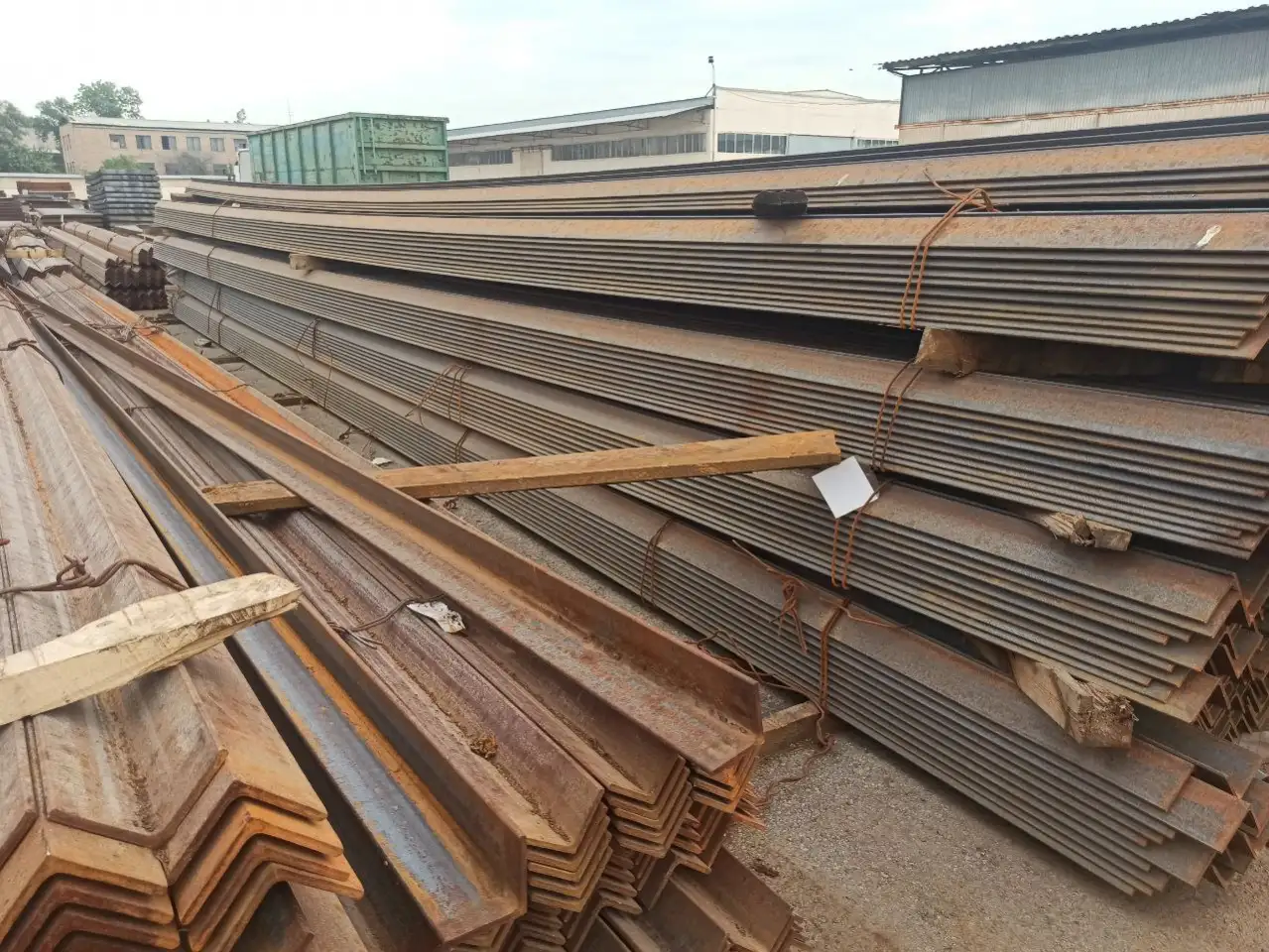 Уголок стальной равнополочный, фотография 1