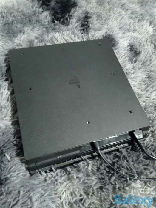 Продам срочно PlayStation 4pro, фотография 1