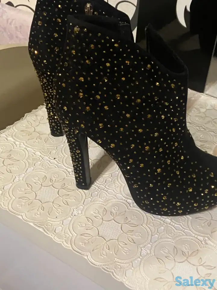 Женская обувь, фотография 1