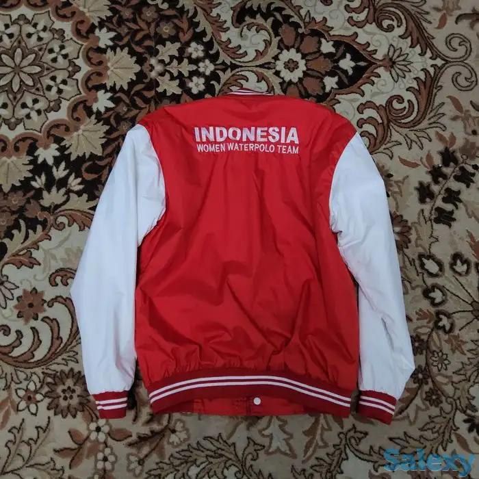 Куртка красная, фотография 2