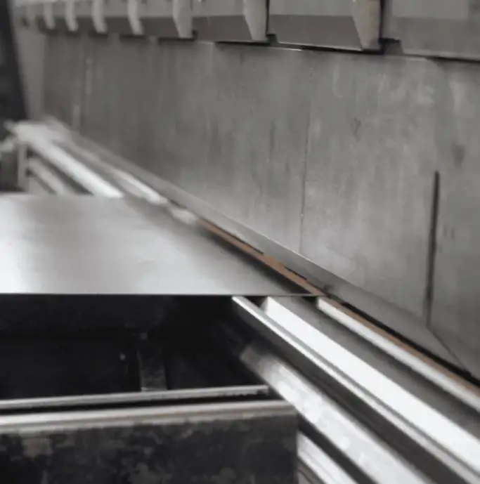 Рубка гильотиной Издел.: лист горячекатаный; лист графитовый; лист оцинкованный..., фотография 1